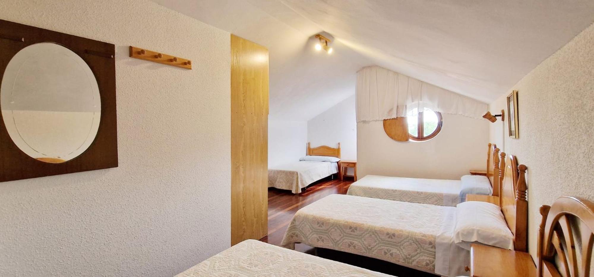 Hotel Cosma House à Hinojedo Extérieur photo