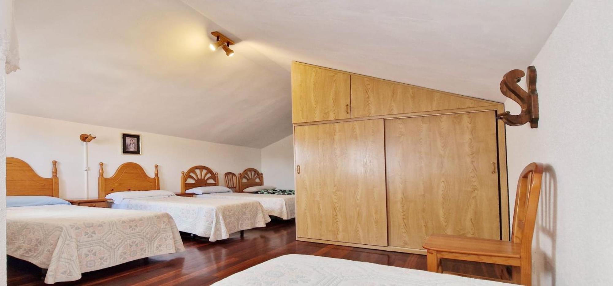 Hotel Cosma House à Hinojedo Extérieur photo