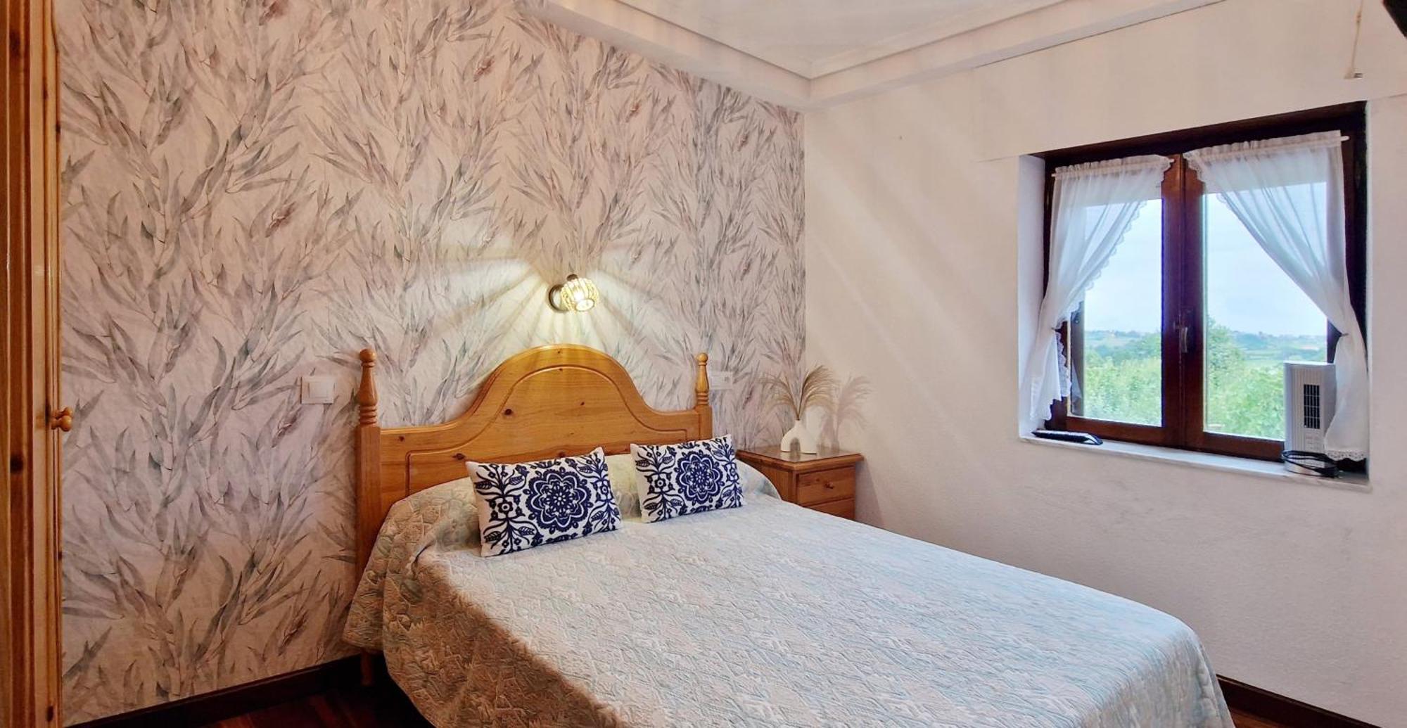 Hotel Cosma House à Hinojedo Extérieur photo