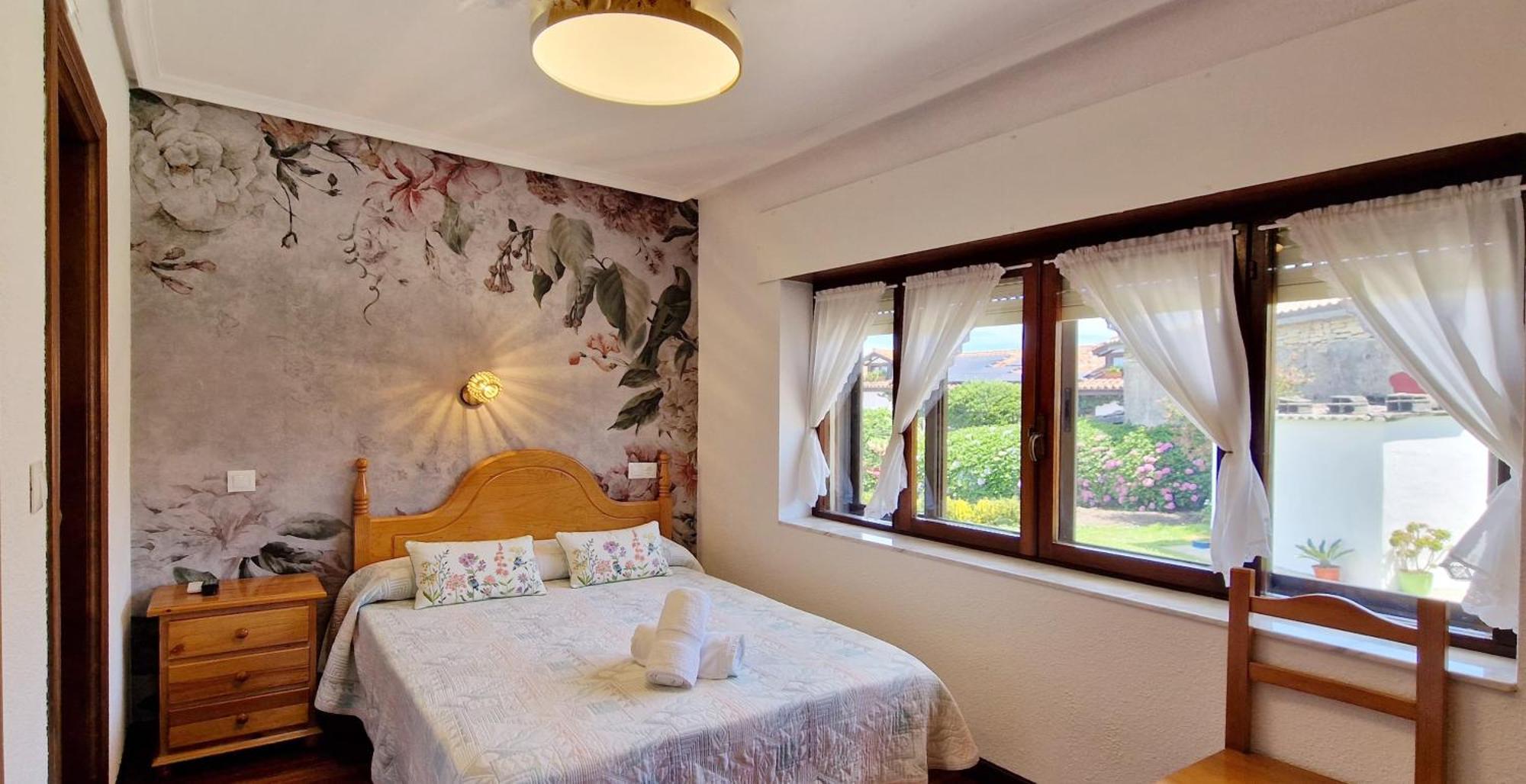 Hotel Cosma House à Hinojedo Extérieur photo