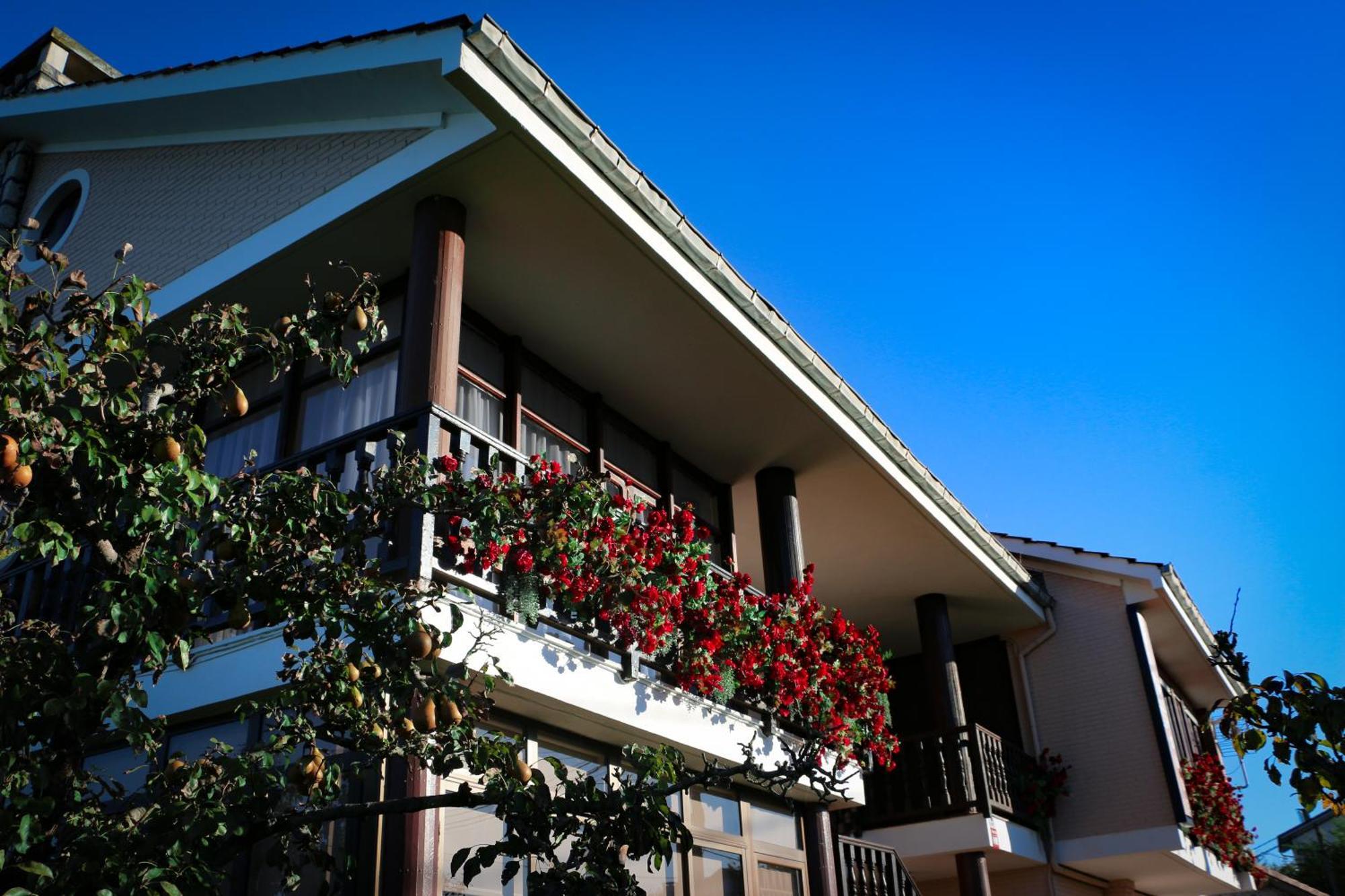 Hotel Cosma House à Hinojedo Extérieur photo