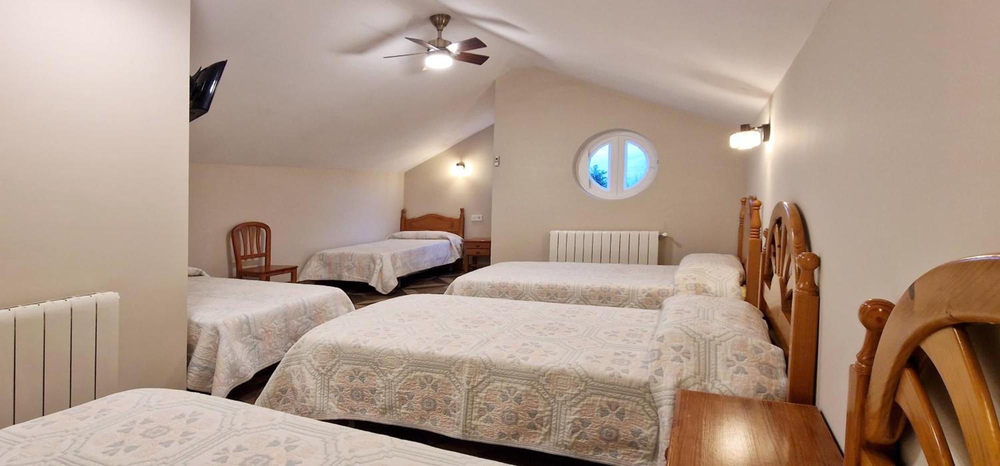 Hotel Cosma House à Hinojedo Extérieur photo
