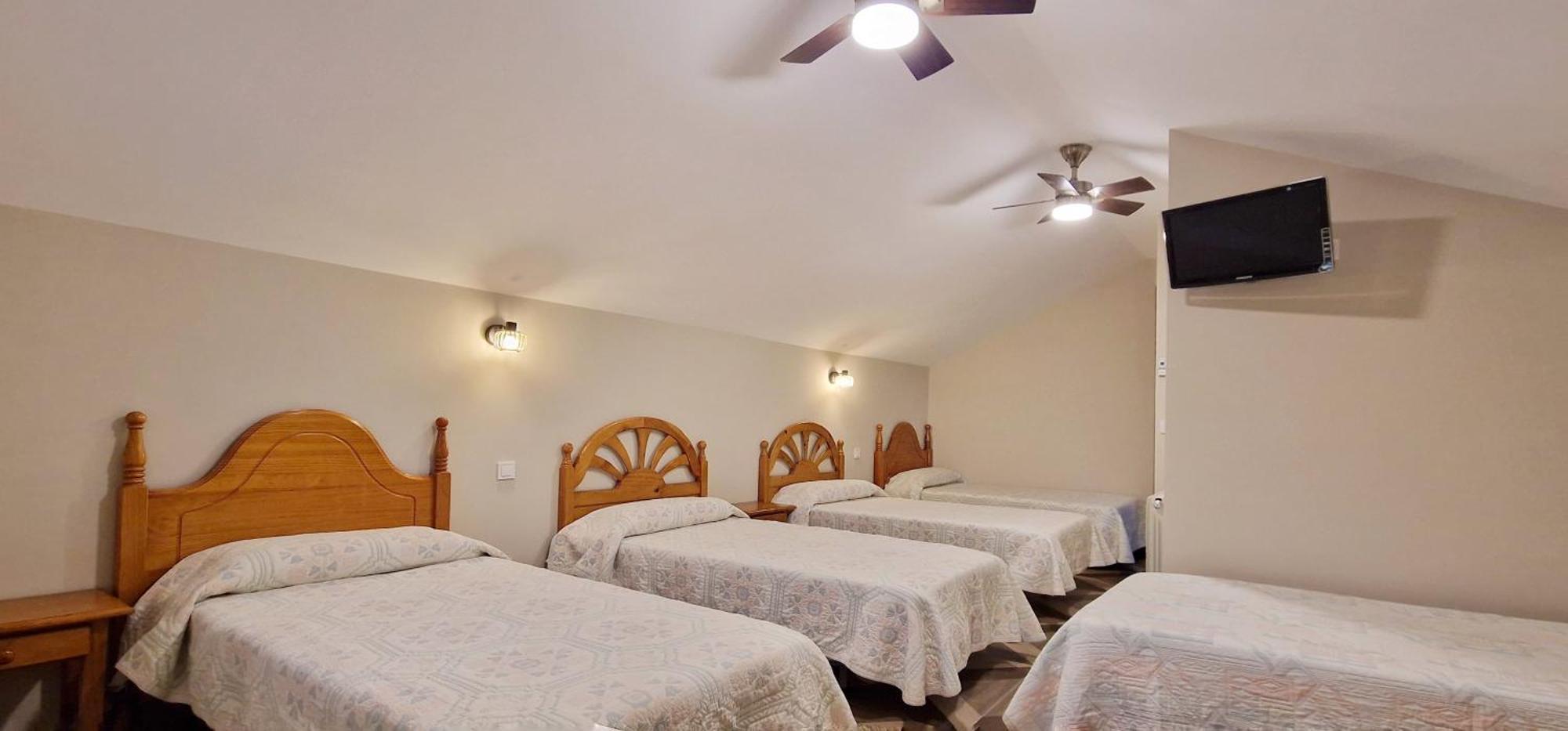 Hotel Cosma House à Hinojedo Extérieur photo